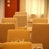 Salle du restaurant Le Philos'Oeuf à Châteauroux.